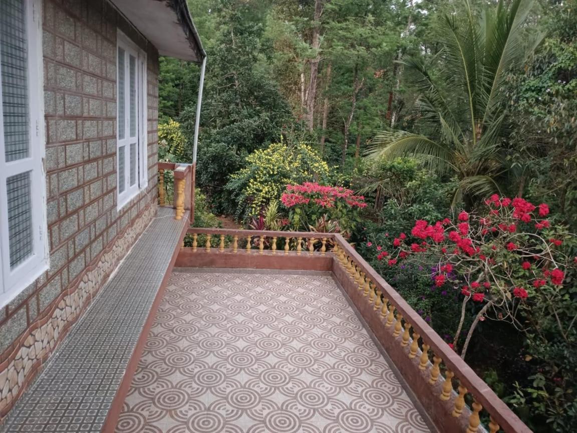 Hill Side Estate Apartamento Madikeri Exterior foto